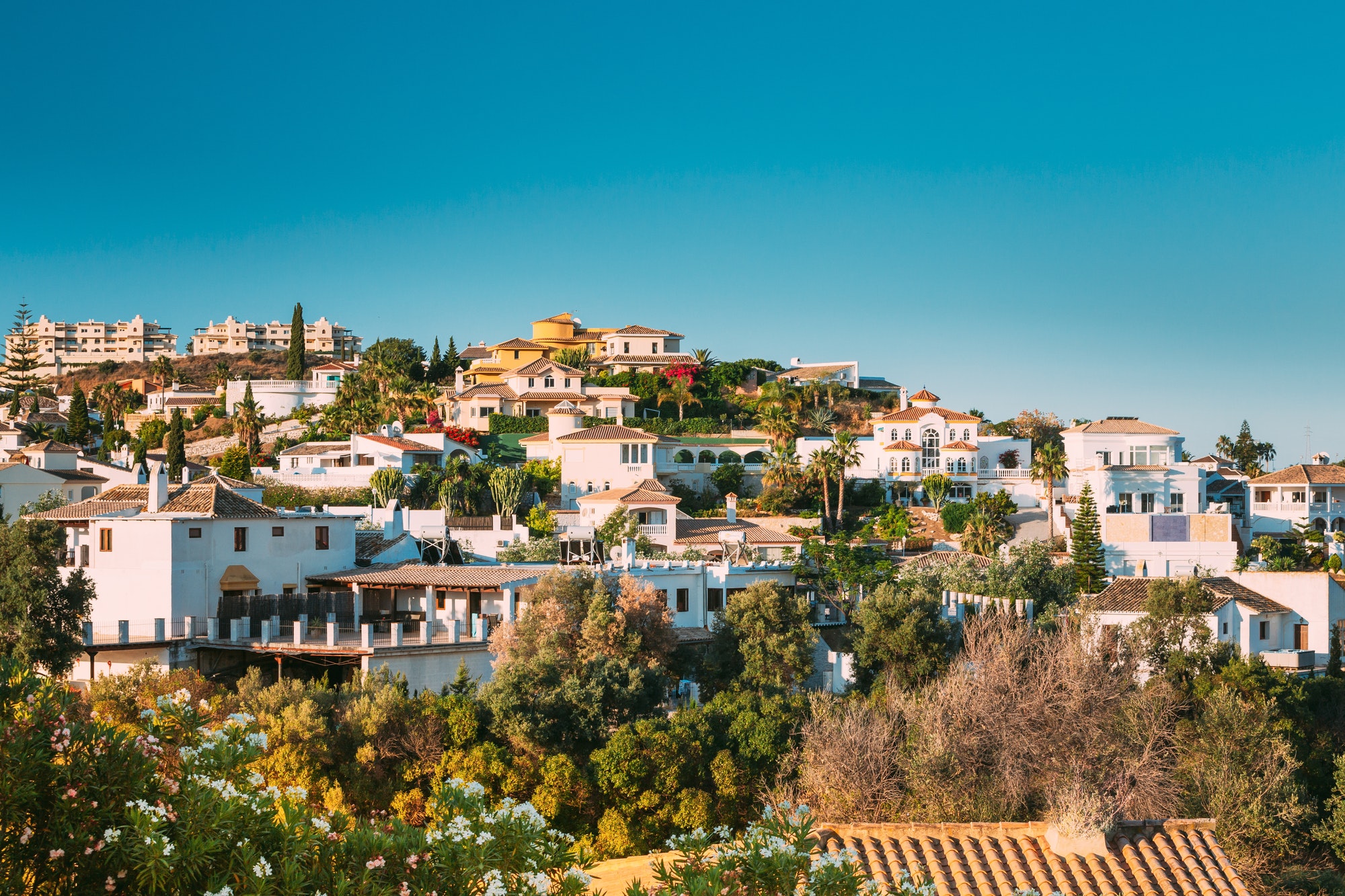 Average price per m in Andalucia is 1,642€